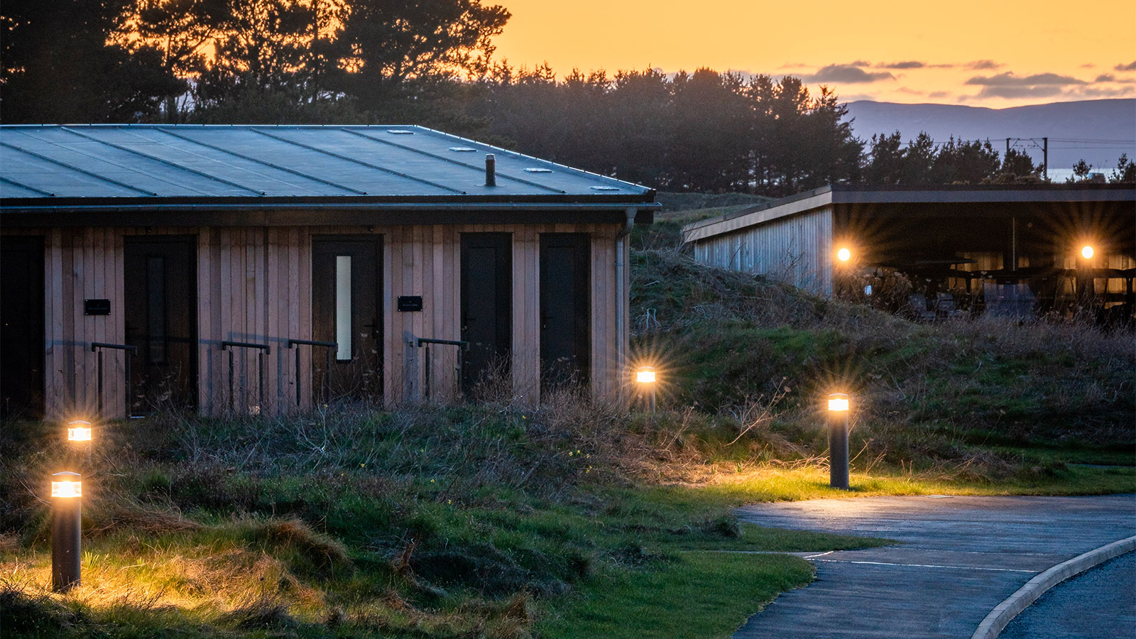 Arcluce KLOU180 illuminates the outdoor areas of the Dundonald Links golf resort on the Scottish coast